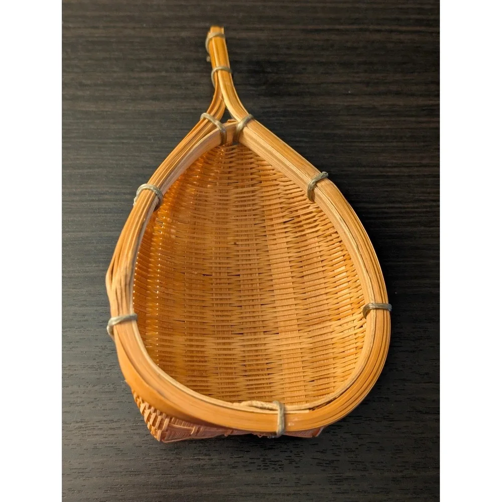 Vintage Hand‎ Woven Bamboo Scoop Basket Teardrop Shape Natural Wood Decor
